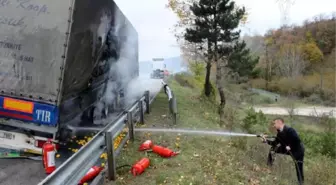 Kamyon Sürücüsü TIR'ın Yanmasını Gözyaşları İçinde İzledi