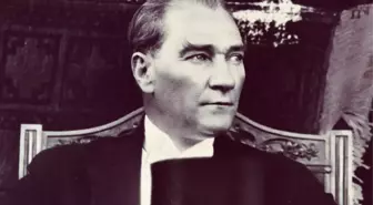 Atatürk'ü Fotoğraflarla Dünyaya Anlatıyor