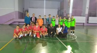 Liseli Öğrencilerden Futsal Maçı