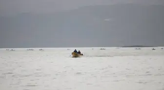 Uluabat Gölü'nde Kaybolan Balıkçı Aranıyor