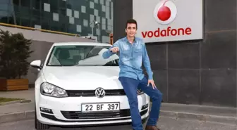 Vodafone'u Tercih Etti, Araba Kazandı!