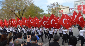 Büyük Önder Atatürk'ü Anıyoruz