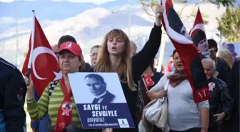 İzmir'de Ata Yürüyüşü