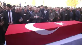 Şehit Deniz Piyade Sözleşmeli Er Nurullah Çakır Son Yolculuğuna Uğurlandı