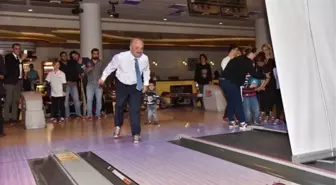 Vali Çakacak'ın Down Sendromlu Çocuklarla Bowling Keyfi