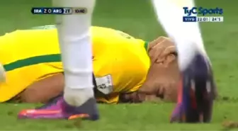 Arjantin Maçında Neymar'ın Az Kalsın Boynu Kırılıyordu