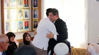 Davutoğlu'ndan Şehit ve Gazi Ailelerine Ziyaret