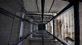 Mersin'de Apartman Boşluğuna Düşen Kişi Hayatını Kaybetti