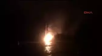 Muğla Bodrum Yıldırım Düşen Ahşap Yat Kül Oldu