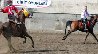 Cirit Sevgisi' Köy Halkını Sahaya İndirdi