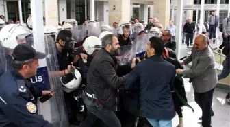 Kapatılan Çağdaş Hukukçular Derneği Üyelerinin İzinsiz Eylemine Polis Müdahalesi