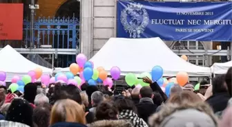 Paris Terör Kurbanlarını Andı