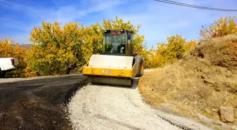 Büyükşehir Belediyesi Doğanyol'da yol mesaisinde