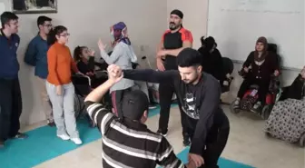 Engelliler Karate Öğreniyor