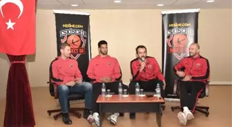 Nesine.com Eskişehir Basket Oyuncuları Panele Katıldı