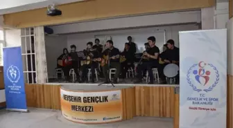 Gençlik Merkezi Müzik Kulübü Gençleri Teog Öncesi Moral Konseri Verdi