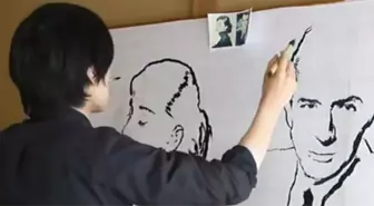 Japon Ressam İki Eliyle Resim Çiziyor