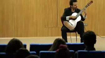 Kbü'de 'Gitar Resitali ve Ustalık Sınıfı' Etkinliği Düzenlendi