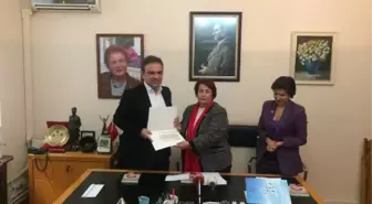 Kitabının Telif Gelirini Çydd'ye Bağışladı