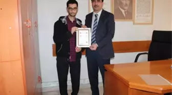 Yeni Hafızlara Belgeleri Verildi