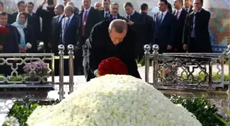 Erdoğan'dan, Özbekistan Birinci Cumhurbaşkanı Kerimov'un Mezarına Ziyaret