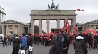 Berlin'de 'Teröre Hayır, Demokrasiye Evet' Mitingi Düzenlendi