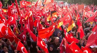 Berlin'de 'Teröre Hayır, Demokrasiye Evet' Mitingi Düzenlendi