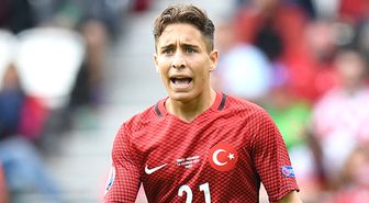 Emre Mor'un Annesi Makedon, Memleketi Uşak