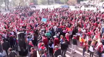 CHP Antalya Kadın Kolları Üyeleri, 'Cinsel Istismar' Suçlarına Ilişkin Önergeyi Protesto Etti