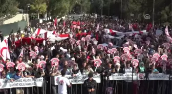 KKTC'deki Hala Sultan Ilahiyat Kolejine Kapatma Davası Protesto Edildi