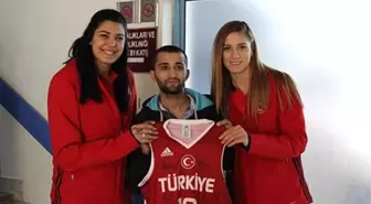 A Milli Kadın Basketbol Takımı'ndan Gazilere Ziyaret