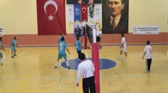 Karaman'da Öğretmenler Günü Voleybol Turnuvası Sona Erdi