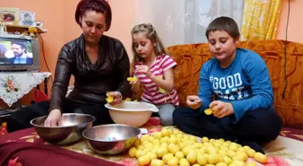 Şoke Eden Gerçek! Kinder Sürpriz'i Çocuk İşçilerin Yaptığı Ortaya Çıktı