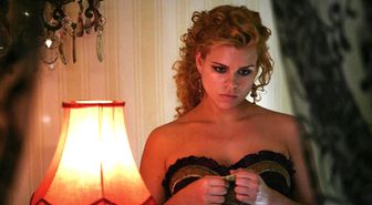 Billie Piper, Cinsel İçerikli Sahnelerden Usandığını Açıkladı