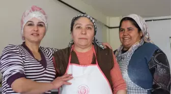 Kadınlar Yaptıkları Günlerde Topladıkları Paralarla İş Yeri Açtı