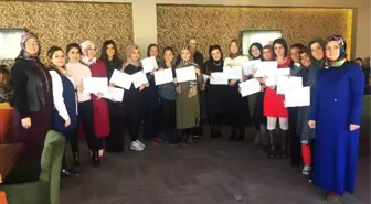 Pursaklar'da 18 Kadın Hızlı Yazma Sertifikası Aldı