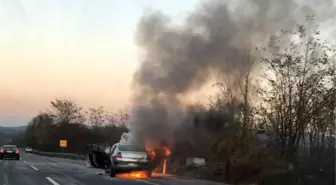 Seyir Halindeki Otomobil Alev Topuna Döndü