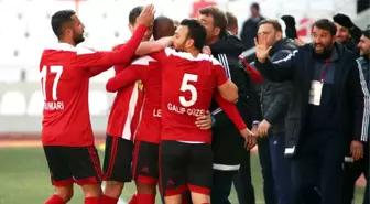 Sivasspor-Eskişehirspor Maçı Sonrası Teknik Adamlardan Zemin Eleştirisi