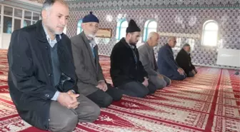 1 Yıldır İmamsız Namaz Kılan Cemaat İmam İstiyor