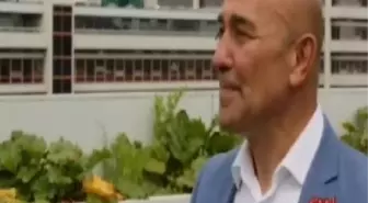 Belediye Başkanı Arıları Överken Gözünden Arı Soktu