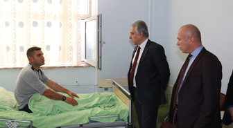 Hakkari Valisi Toprak'tan Yaralı Askerlere Ziyaret