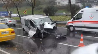 Şişli'deki Kazada Sürücü Yaralandı, Aracın Motoru Yerinden Fırladı