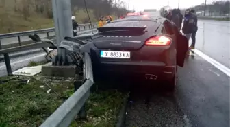 Tem'de Bariyerlere Çarpan Otomobilin Bulgar Sürücüsü Öldü