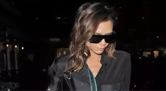 Victoria Beckham Londra Sokaklarında Saten Pijamasıyla Boy Gösterdi