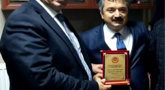 Milletvekili Ilıcalı'yı Duygulandıran Plaket