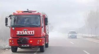 Tokat'ta Anız Yangını Sürücülere Zor Anlar Yaşattı