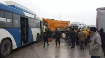 Ankara'da Trafik Kazası: 11 Yaralı