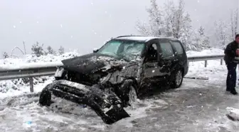 Kastamonu'da Otobüs ve Otomobil Çarpıştı: 2 Yaralı