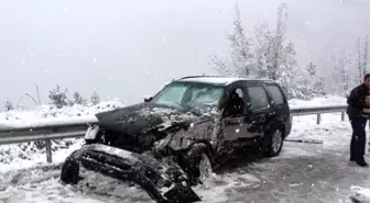 Kastamonu'da Otobüs ve Otomobil Çarpıştı: 2 Yaralı