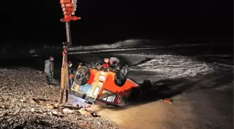 Yolu Kısaltmak İsteyen Sürücü ve Yanındakiler Ölümden Döndü